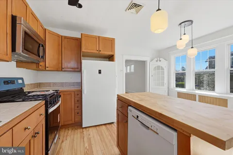 $275,000 | 7864 Beverly Boulevard, Upper Darby, PA 19082
