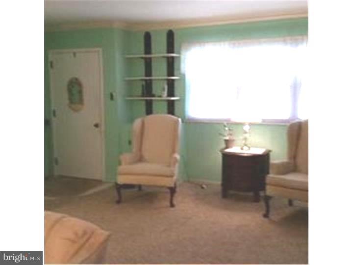 107 Nathaniel Road Newark, DE 19713 - Photo 3 of 22 Living Room