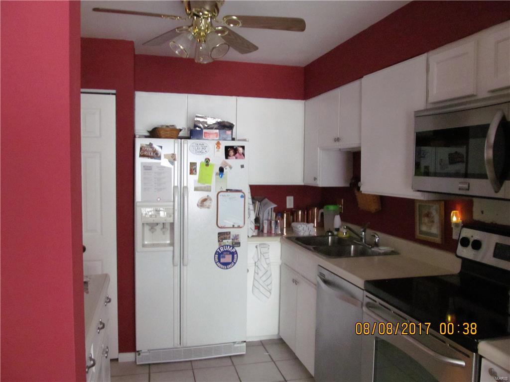 702 Lofty Point Drive, Unit B Ballwin, MO 63021 - Photo 5 of 13 Gallery Image 5