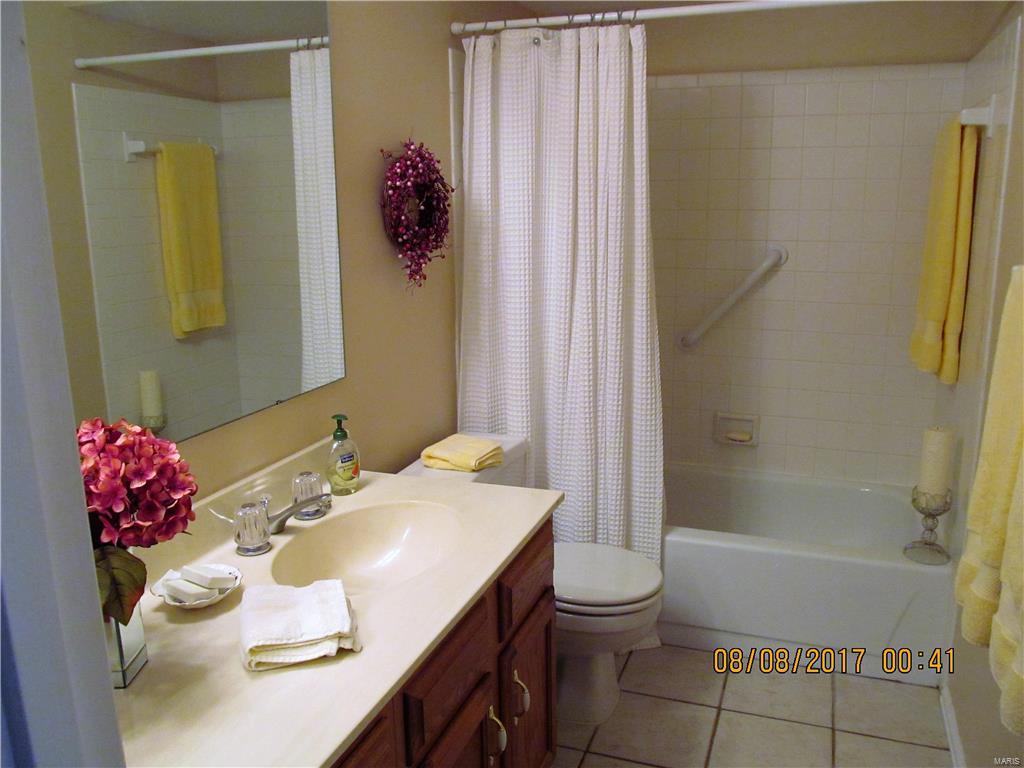 702 Lofty Point Drive, Unit B Ballwin, MO 63021 - Photo 9 of 13 Gallery Image 9
