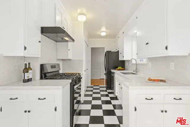 $6,250 | 5733 Radford Avenue, Valley Village, CA 91601