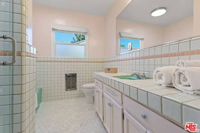 $6,250 | 5733 Radford Avenue, Valley Village, CA 91601