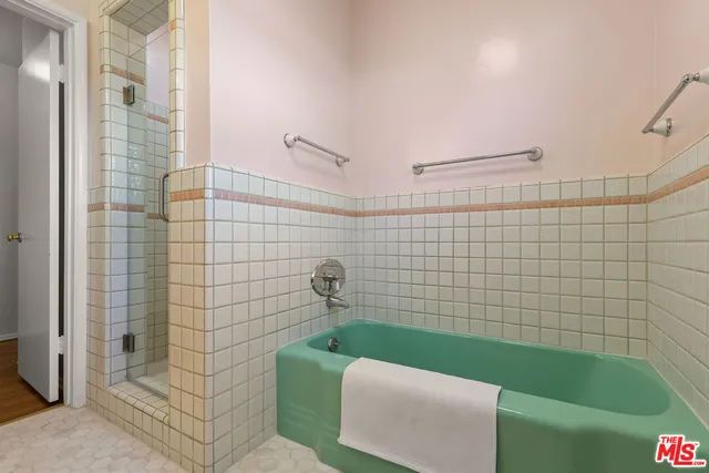 $6,250 | 5733 Radford Avenue, Valley Village, CA 91601