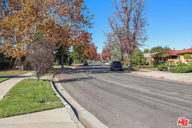 $6,250 | 5733 Radford Avenue, Valley Village, CA 91601