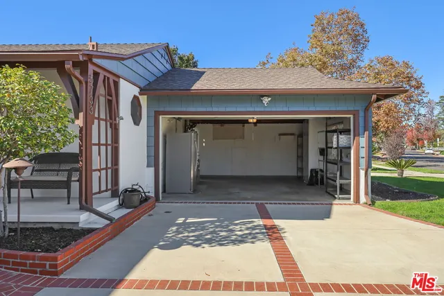 $6,250 | 5733 Radford Avenue, Valley Village, CA 91601