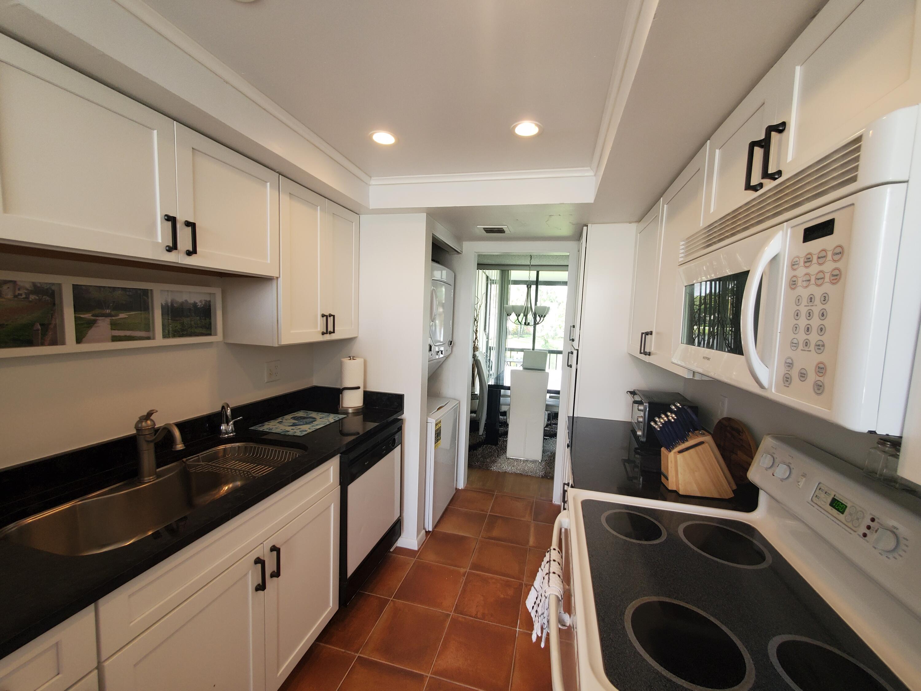 907 Bridgewood Place Boca Raton, FL 33434 - Photo 6 of 44 907 KITCHEN1