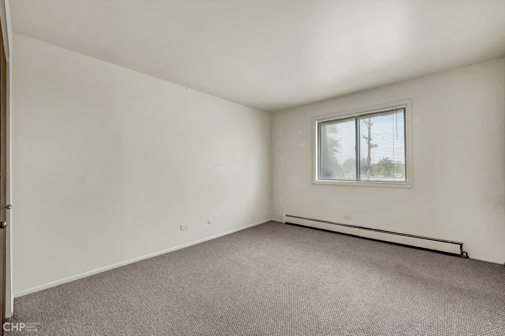 3750 Salem Walk, Unit B2 Northbrook, IL 60062 - Photo 8 of 15 an empty room with a window