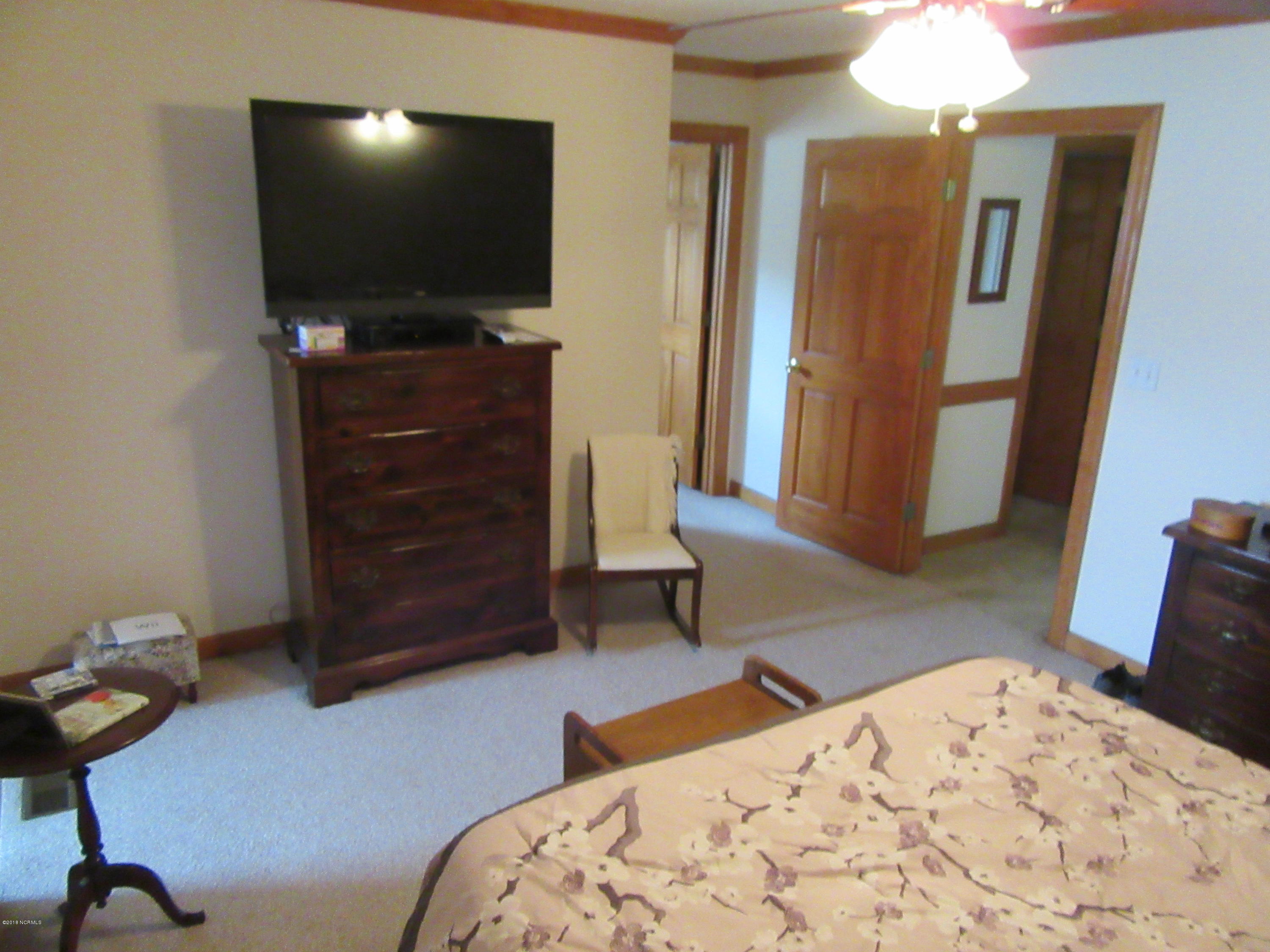 1101 South Croom Bland Road Kinston, NC 28504 - Photo 13 of 47 MASTER BEDROOM