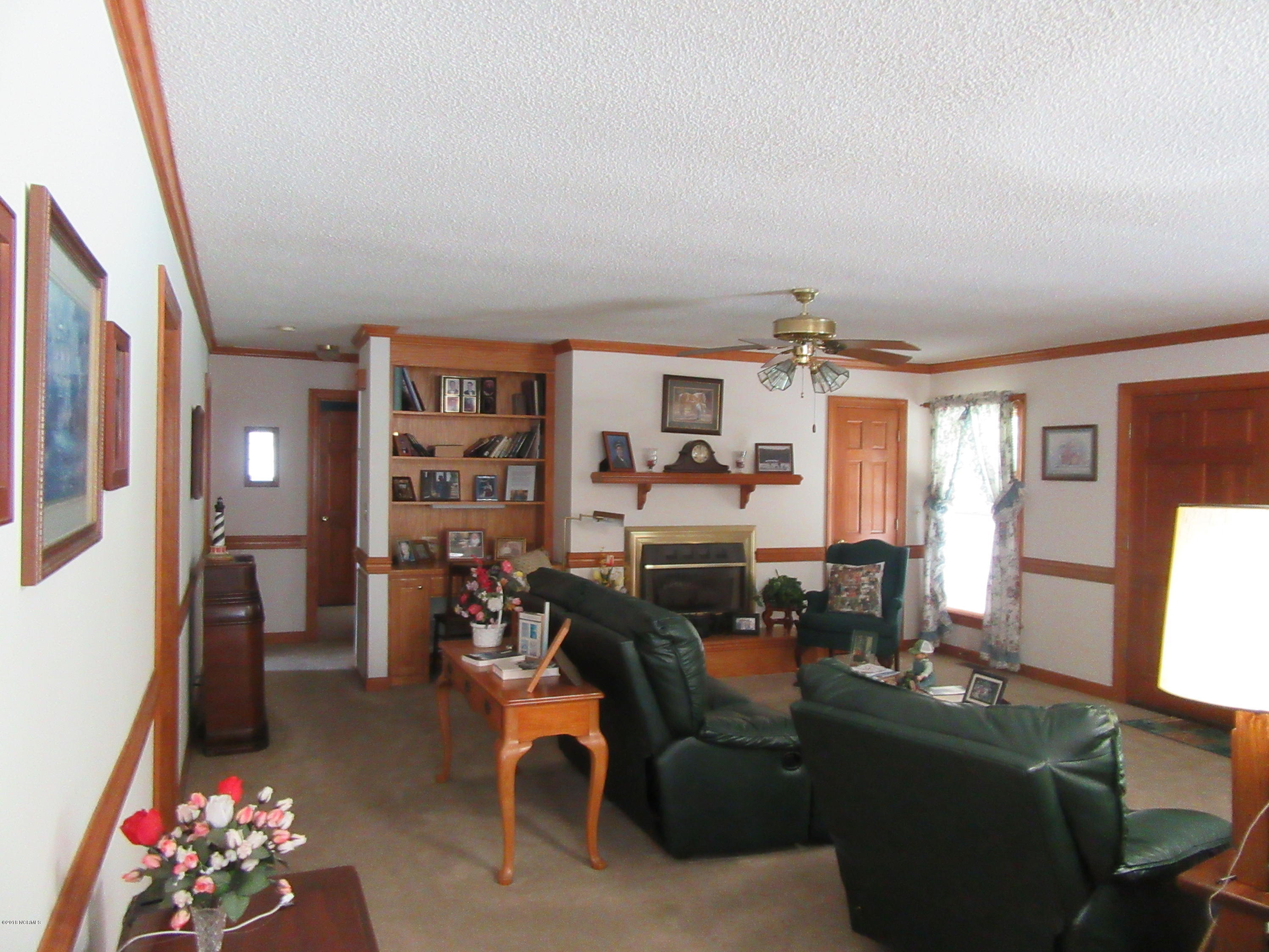 1101 South Croom Bland Road Kinston, NC 28504 - Photo 19 of 47 LIVING ROOM