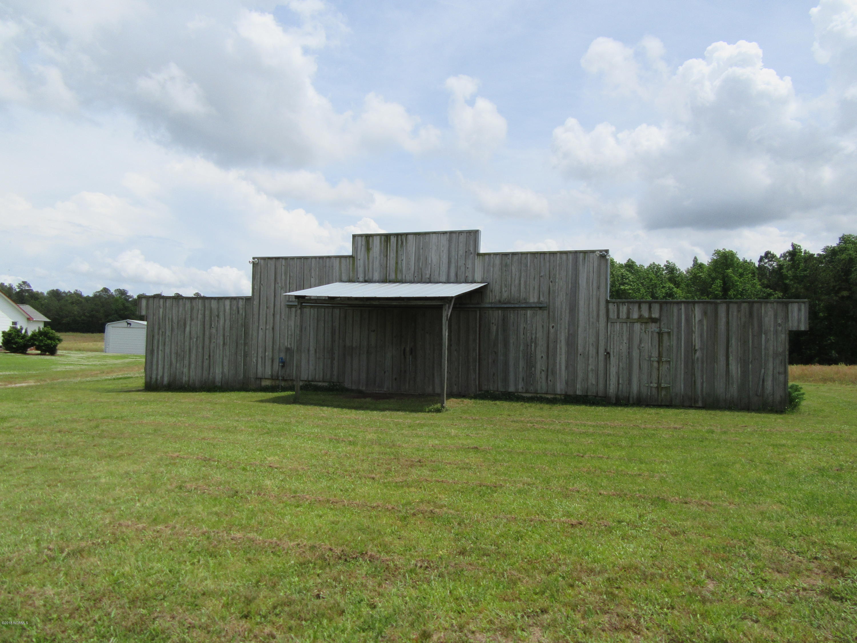 1101 South Croom Bland Road Kinston, NC 28504 - Photo 33 of 47 BARN/HORSE STABLE
