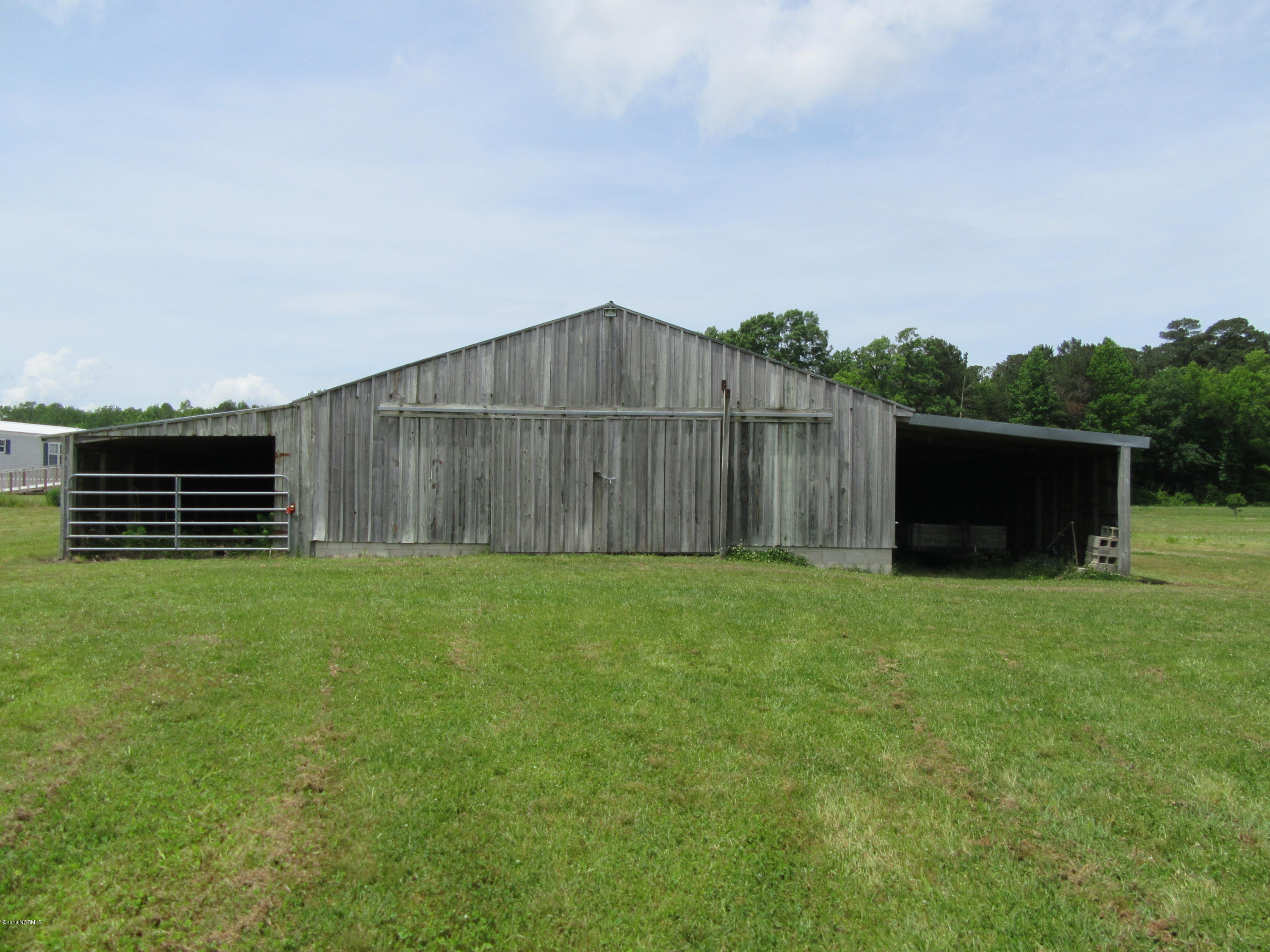 1101 South Croom Bland Road Kinston, NC 28504 - Photo 34 of 47 BARN/HORSE STABLE