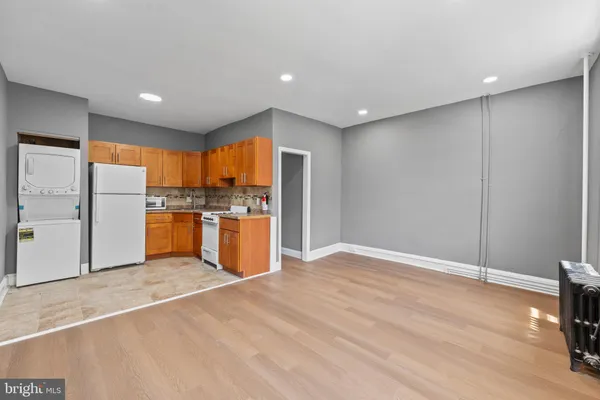 $2,000 | 522 South 5th Street, Unit 2, Philadelphia, PA 19147