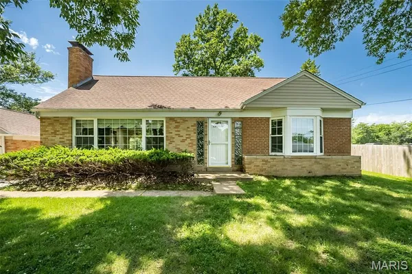 $325,000 | 68 Mar-El Court, Ellisville, MO 63011