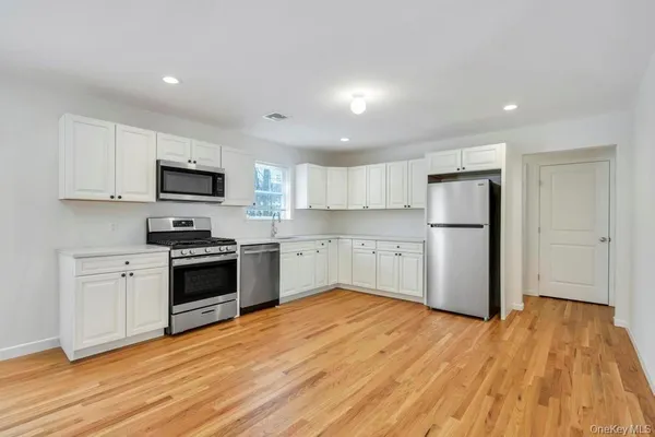 $848,888 | 65 Ozark Street, Ronkonkoma, NY 11779