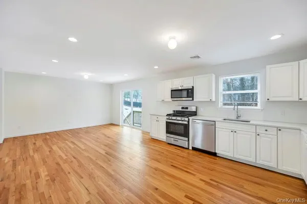 $848,888 | 65 Ozark Street, Ronkonkoma, NY 11779