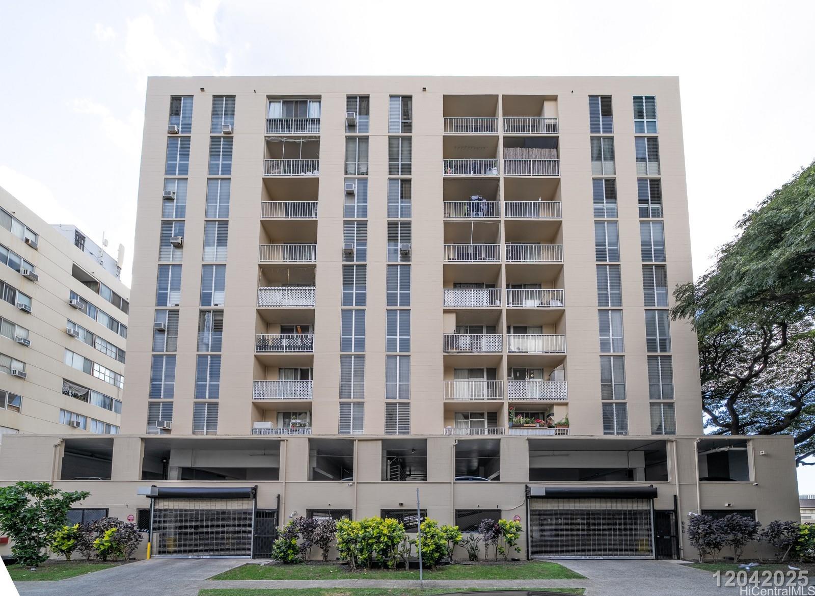 1415 Punahou Street, Unit 306 Honolulu, HI 96822 - Photo 1 of 19 a front view of a building