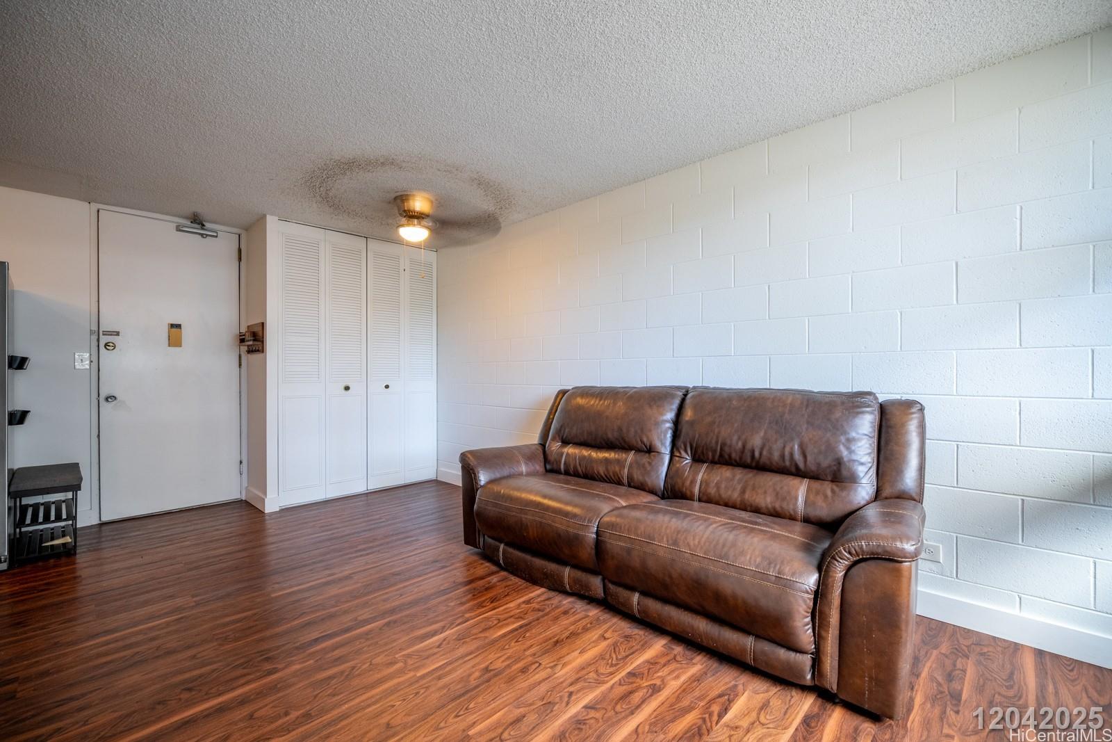 1415 Punahou Street, Unit 306 Honolulu, HI 96822 - Photo 6 of 19 a living room with furniture and wooden floor