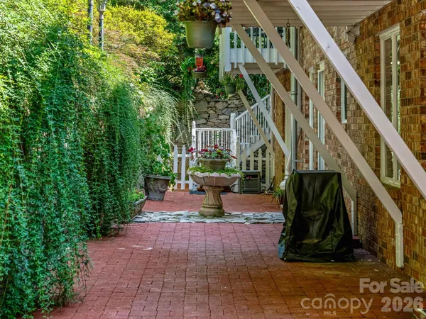 $1,495,000 | 163 Northern Lights Lane, Hendersonville, NC 28739