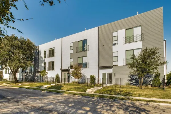 $2,650 | 4901 Live Oak Street, Unit B, Dallas, TX 75206
