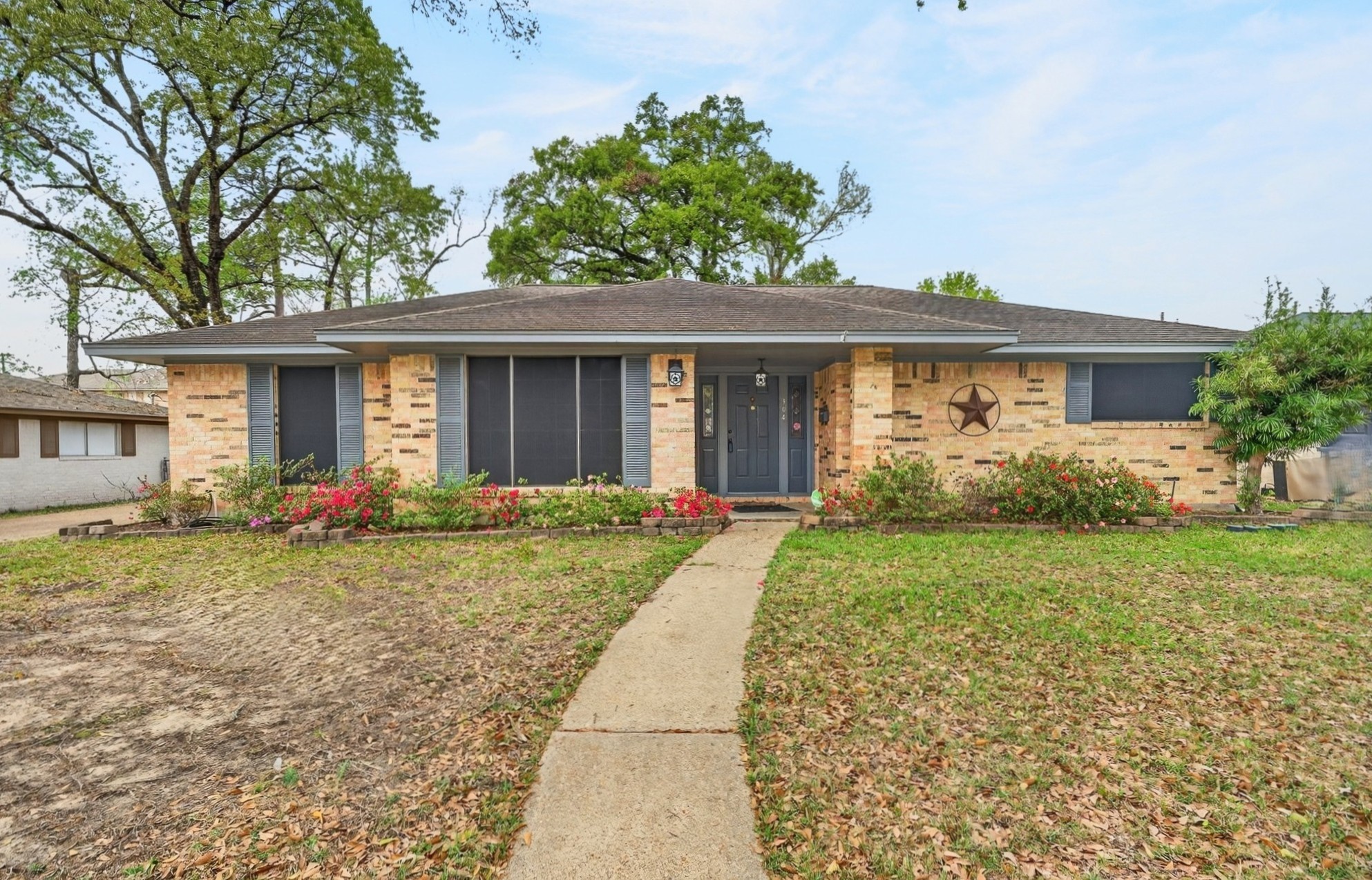 304 Fullen Street Conroe, TX 77301 - Photo 1 of 25 304 Fullen Street located right in the heart of Conroe,
no HOA!