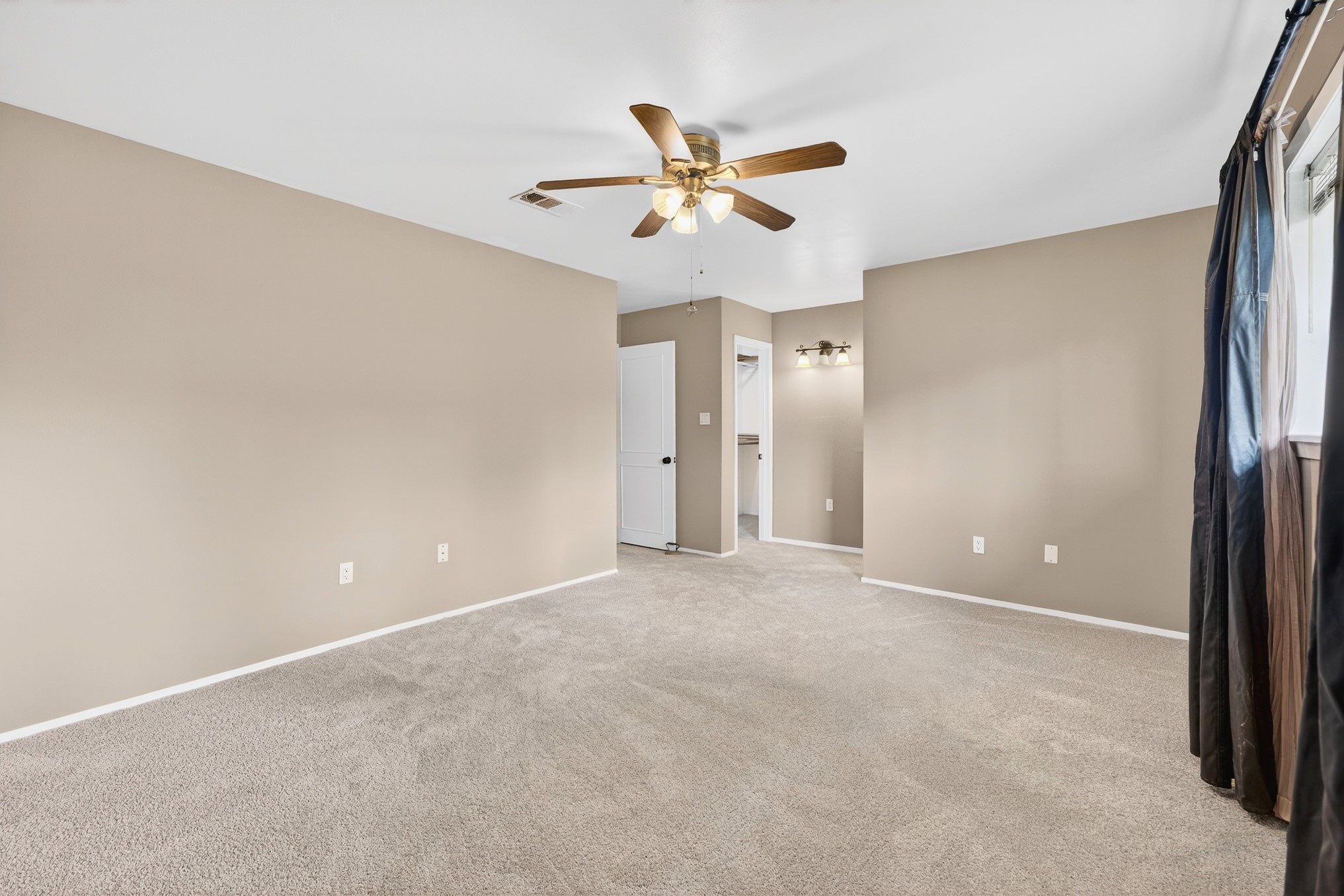 304 Fullen Street Conroe, TX 77301 - Photo 12 of 25 Primary suite - Noticing the alcove between the walk-in closet and the primary bathroom.