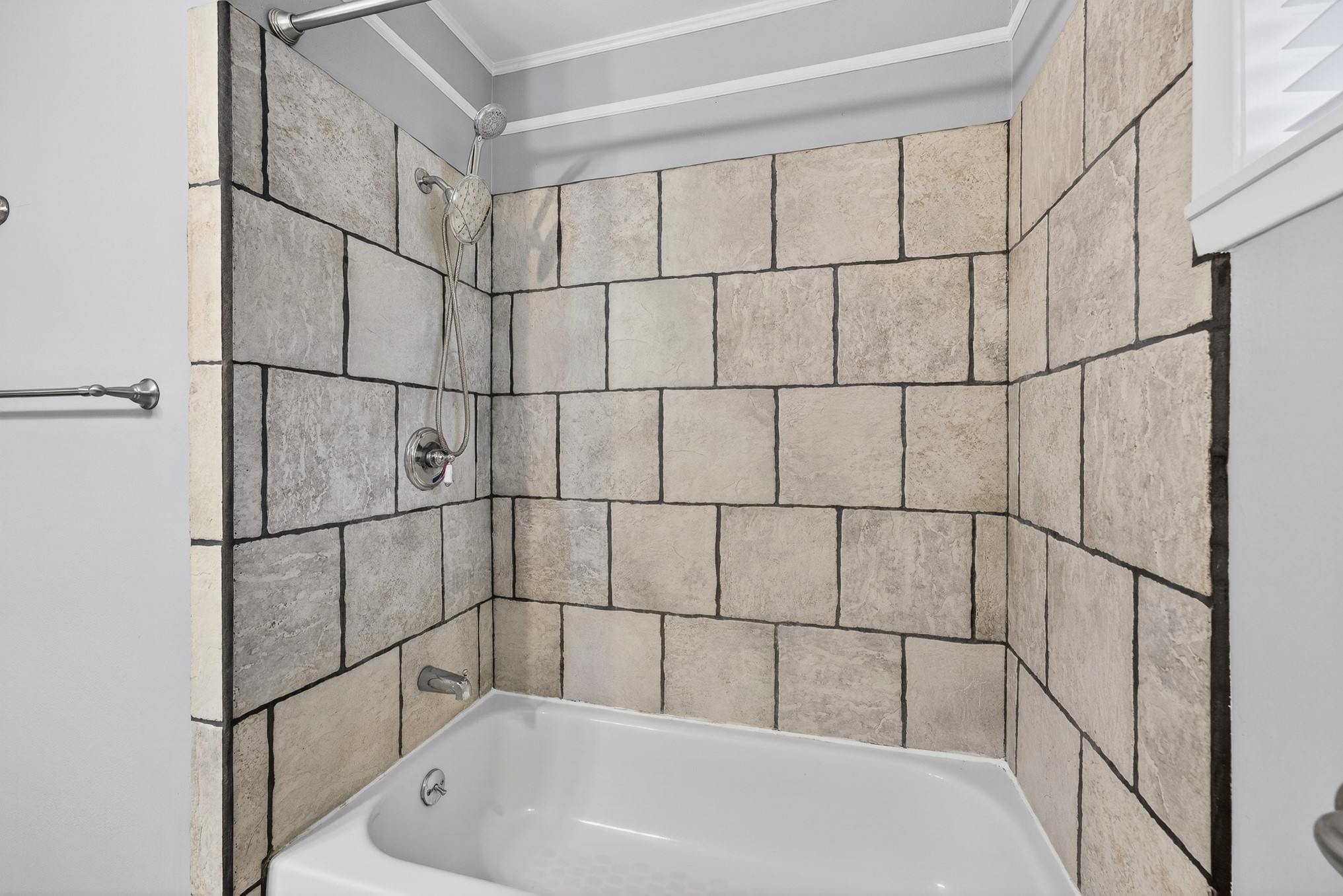 304 Fullen Street Conroe, TX 77301 - Photo 21 of 25 2nd bath has a tiled tub/shower combo.