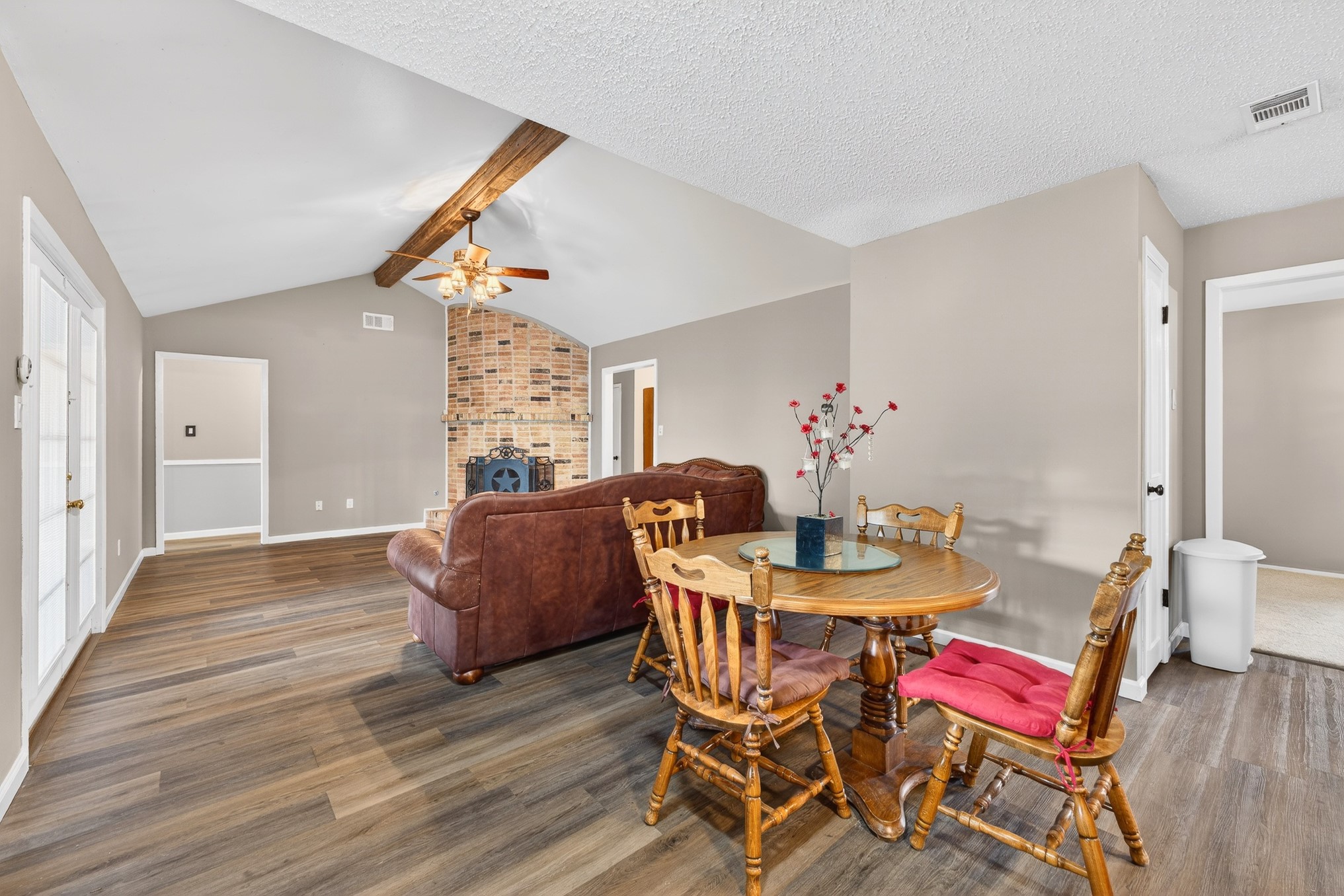 304 Fullen Street Conroe, TX 77301 - Photo 6 of 25 Noticing how the vaulted ceiling adds to the spaciousness of the room.