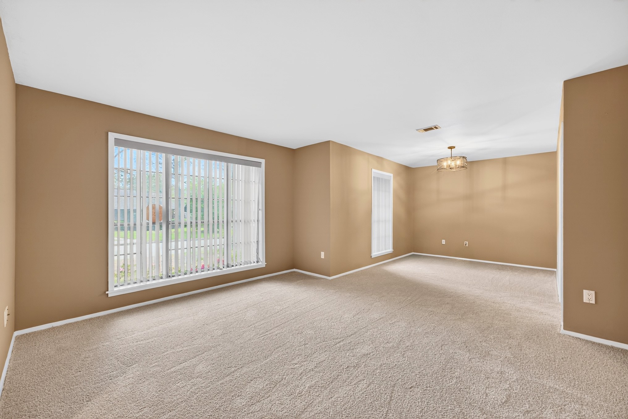 304 Fullen Street Conroe, TX 77301 - Photo 10 of 25 Welcome in! Formal living and dining are just off the entry.