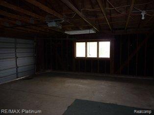 1055 Clyde Road Highland, MI 48357 - Photo 10 of 17 GARAGE