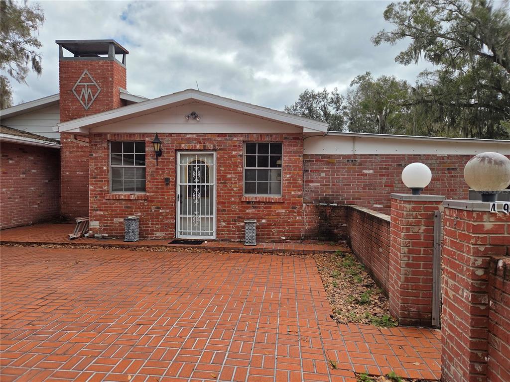 4911 West Sam Allen Road Plant City, FL 33565 - Photo 4 of 11 a view of a house with a backyard and porch