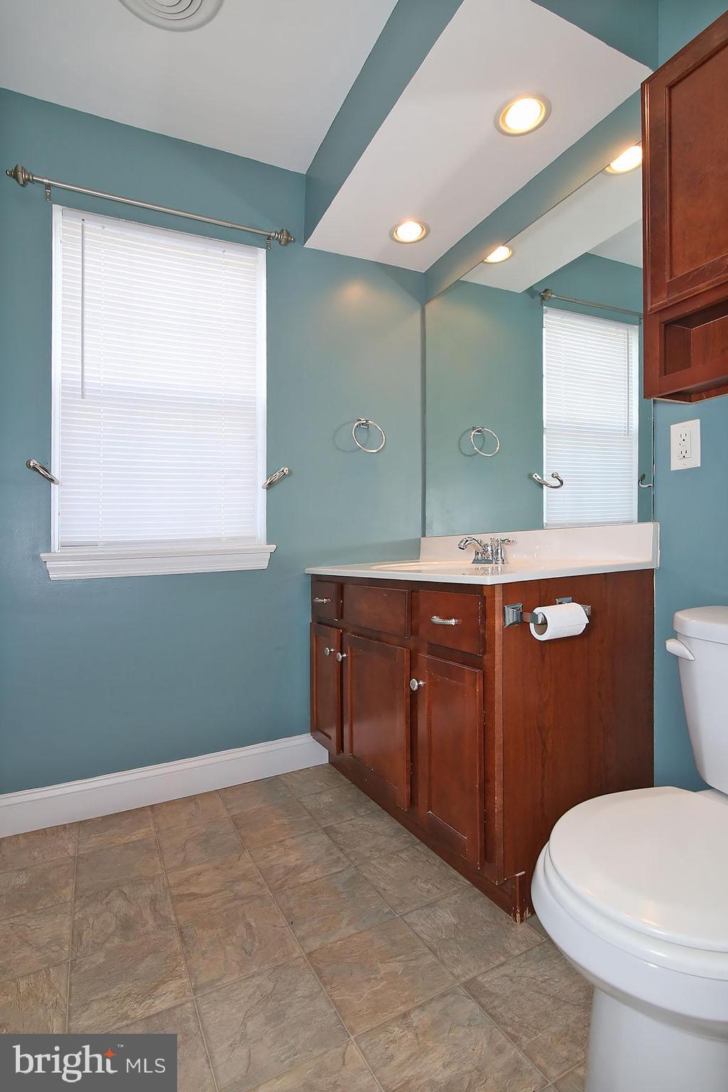 43 Farm Lane Lancaster, PA 17603 - Photo 31 of 42 a bathroom with a sink a toilet and mirror