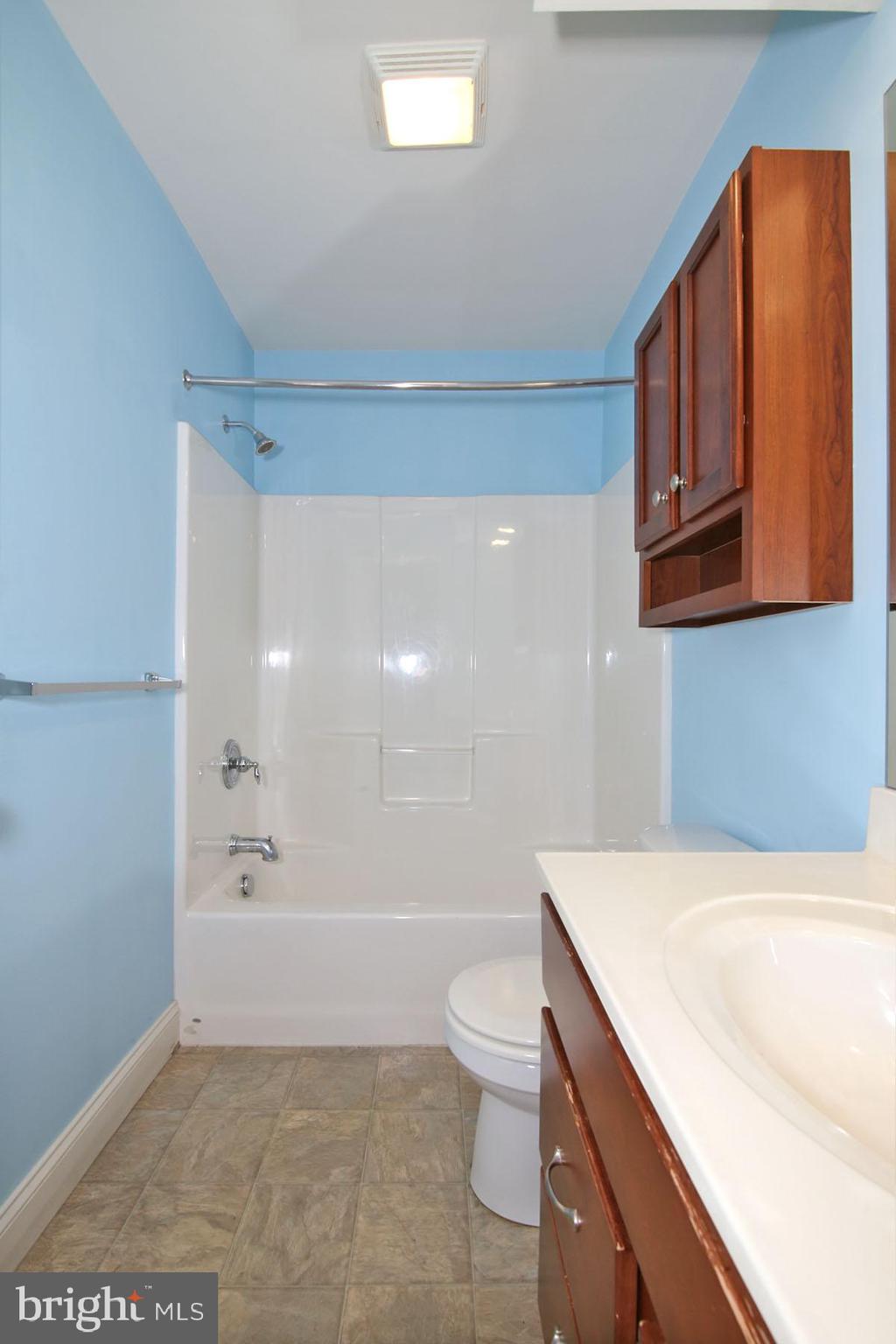 43 Farm Lane Lancaster, PA 17603 - Photo 33 of 42 a bathroom with a sink a toilet and shower