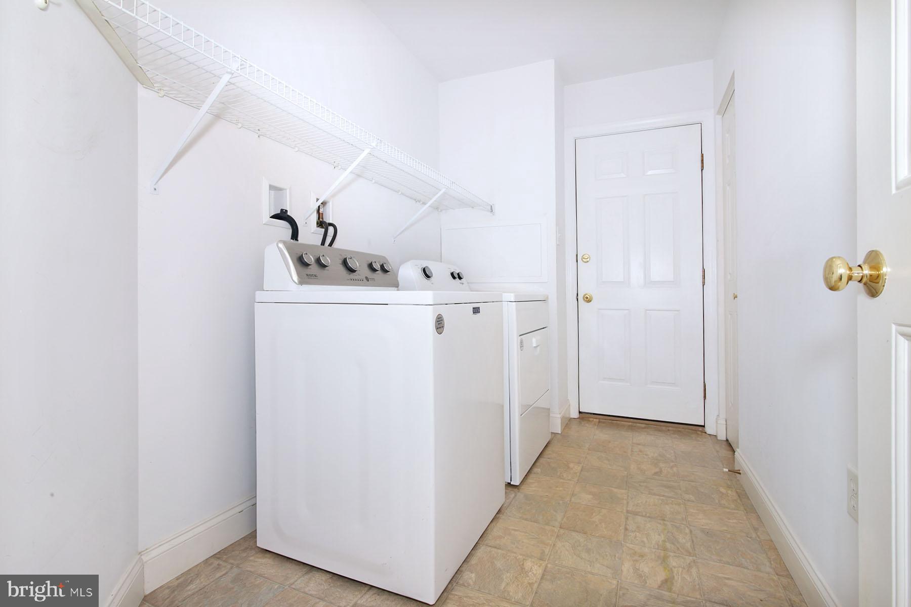 43 Farm Lane Lancaster, PA 17603 - Photo 39 of 42 a view of a hallway with closet