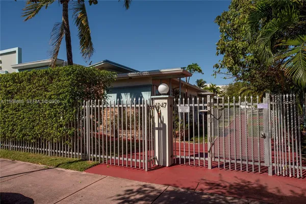 $1,600 | 1247 Marseille Drive, Unit 113, Miami Beach, FL 33141