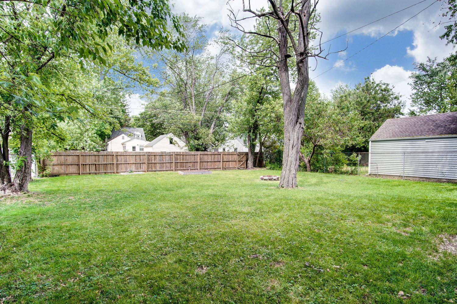 1296 East Weber Road Columbus, OH 43224 - Photo 2 of 23