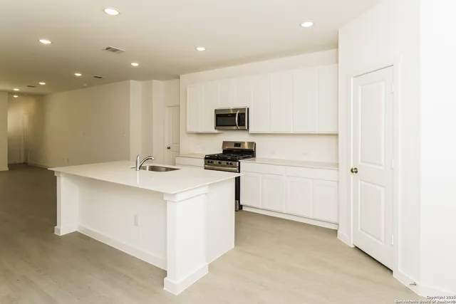 $1,795 | 11714 Carolina Rose, Converse, TX 78109