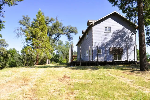 a house view with a outdoor space