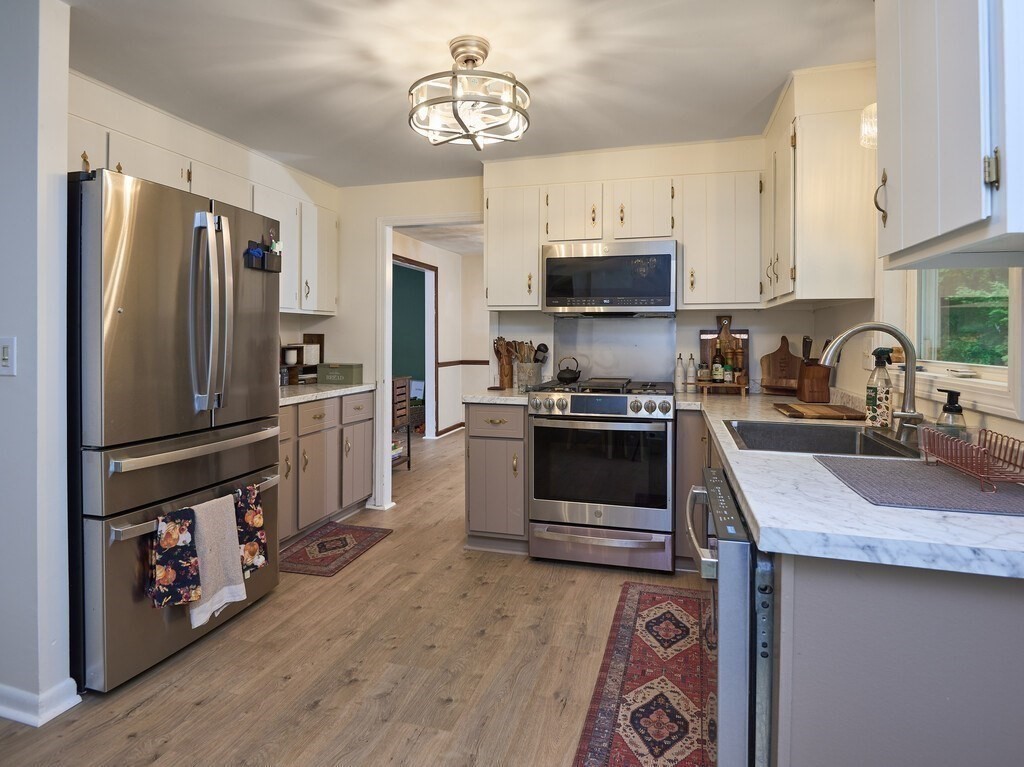 150 Simpson Road Marlborough, MA 01752 - Photo 2 of 33 Gallery Image 2