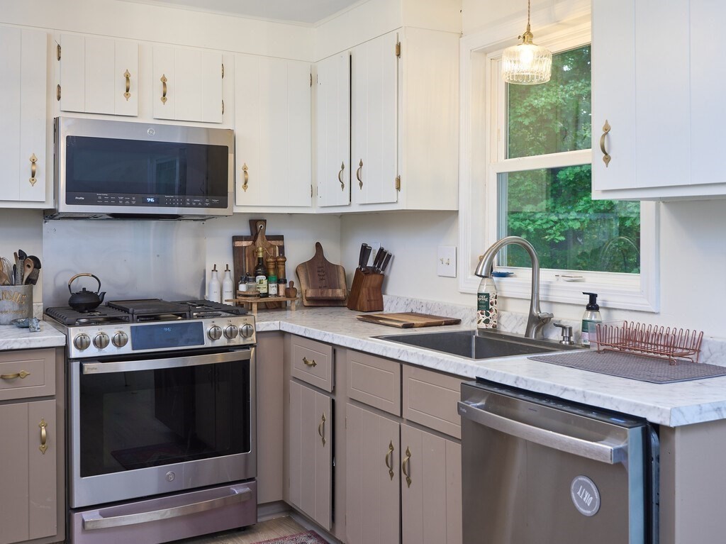 150 Simpson Road Marlborough, MA 01752 - Photo 7 of 33 Gallery Image 7