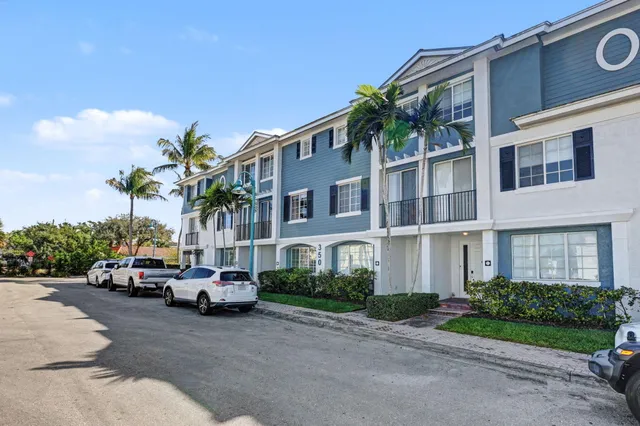 $4,500 | 350 Northeast 3rd Street, Unit 3D, Delray Beach, FL 33444
