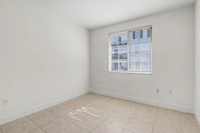 $4,500 | 350 Northeast 3rd Street, Unit 3D, Delray Beach, FL 33444