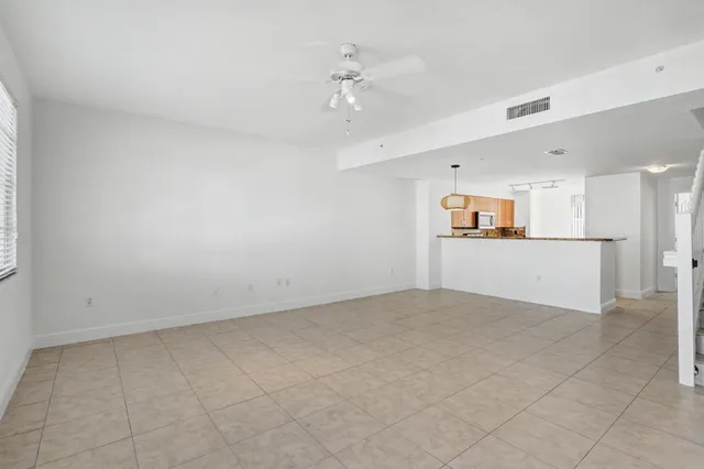 $4,500 | 350 Northeast 3rd Street, Unit 3D, Delray Beach, FL 33444