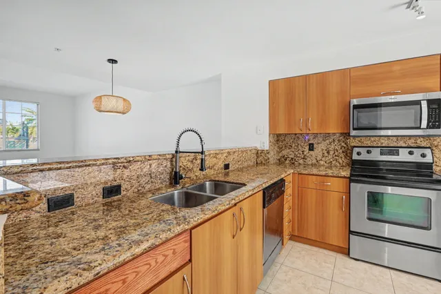 $4,500 | 350 Northeast 3rd Street, Unit 3D, Delray Beach, FL 33444