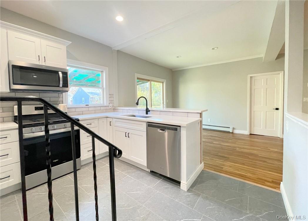 829 West Boston Post Road, Unit 3 Mamaroneck, NY 10543 - Photo 5 of 16 Stairway from front Seperate entrance to Lower Level