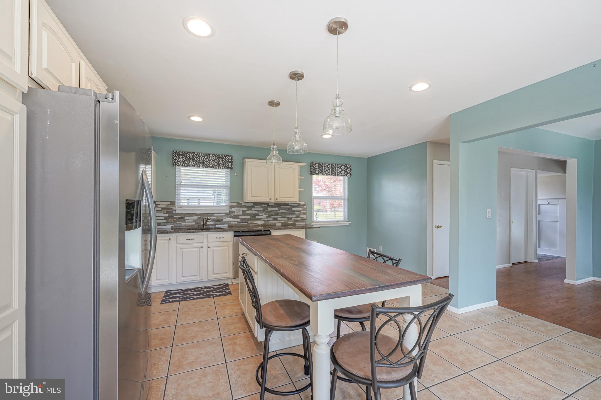 10 Gladstone Road Marlton, NJ 08053 - Photo 13 of 28 a kitchen with a table and chairs in it