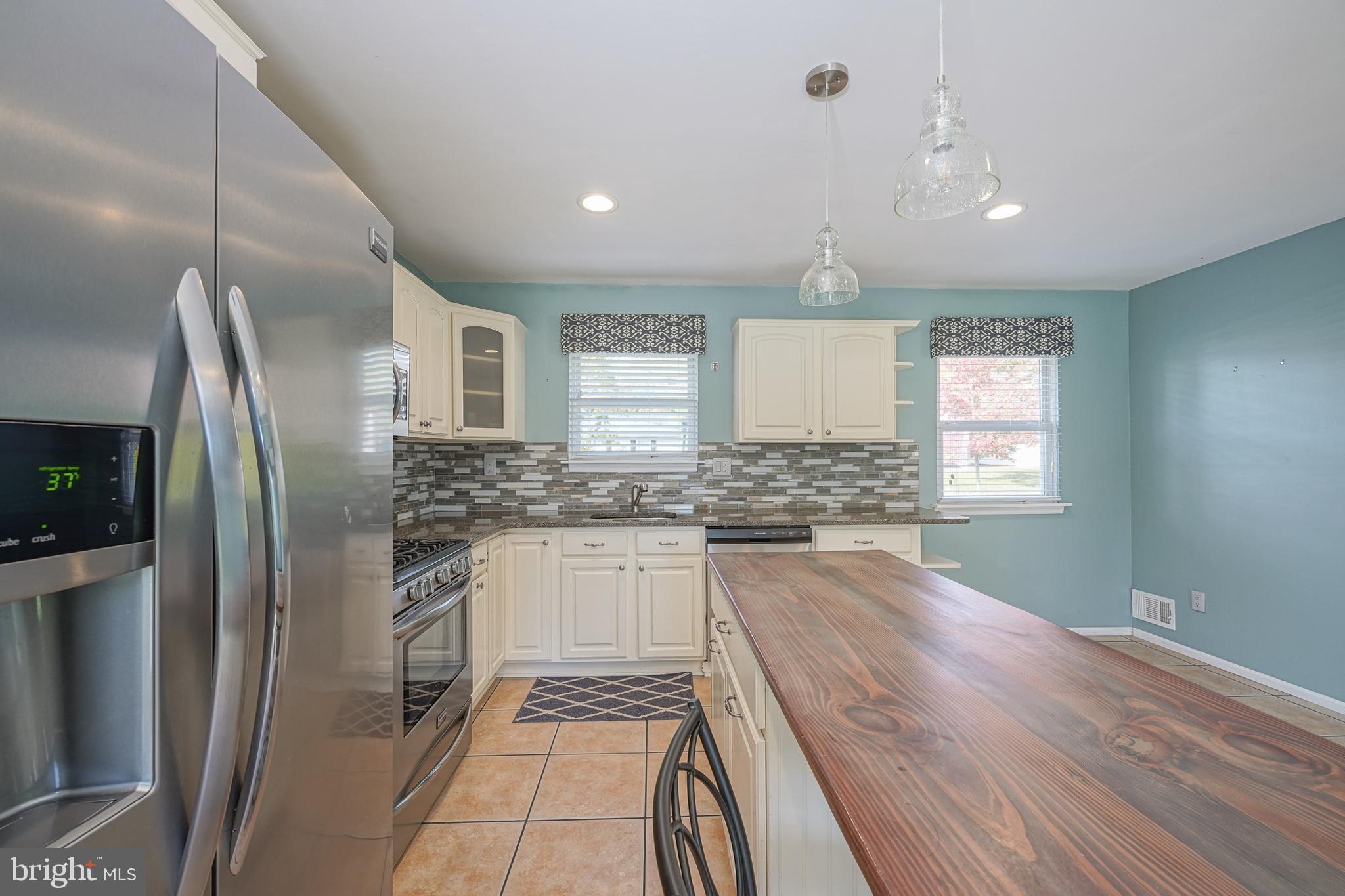 10 Gladstone Road Marlton, NJ 08053 - Photo 14 of 28 a kitchen with granite countertop a refrigerator stove and sink