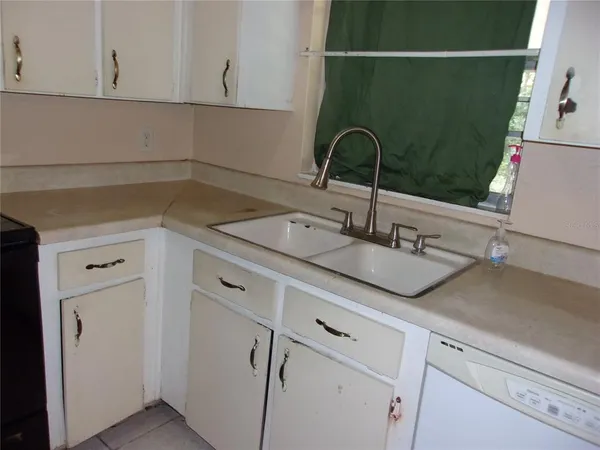 a close view of sink and tap