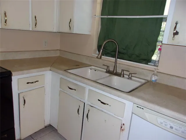 a close view of sink and tap