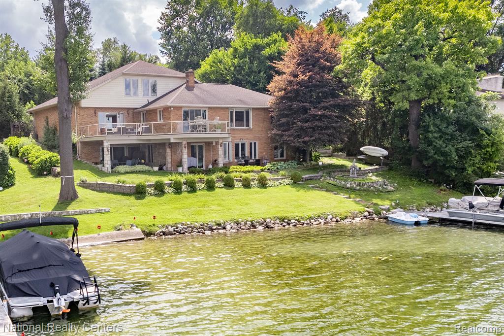7030 Commerce Road West Bloomfield, MI 48324 - Photo 29 of 32