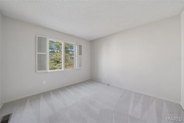 $425,000 | 2184 Courtleigh Lane, Chesterfield, MO 63017